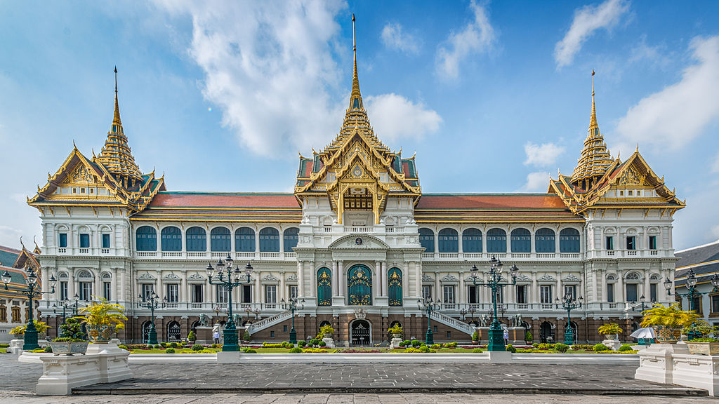 Experience the vegan life in Thailand on this vegan Thailand tour led by Vegans, Baby and Mindful Wanderlust. The tour includes the Phuket Vegetarian Festival, Bangkok and Chiang Mai. For more vegan tours, visit www.vegansbaby.com