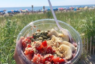 A guide to vegan dining in Rehoboth Beach, Delaware by Vegans, Baby. For more vegan dining guides, visit www.vegansbaby.com/vegansbaby2018