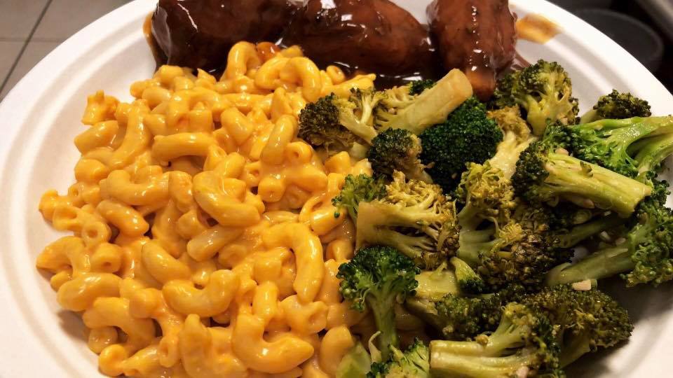 A guide to vegan restaurants in Tampa Bay, Florida. For more vegan dining around the world, visit www.vegansbaby.com/vegansbaby2018